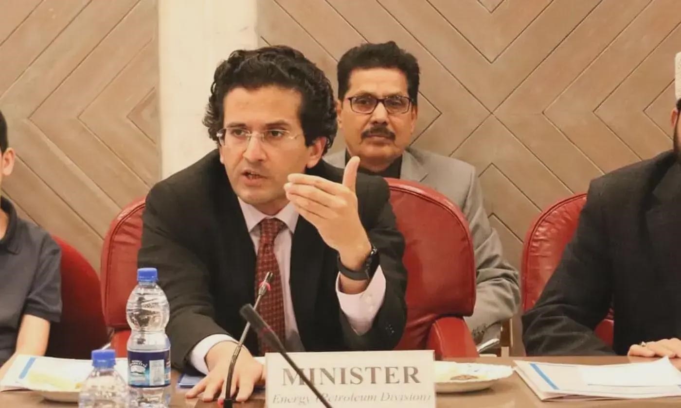Malik hints at fuel relief as PM panel reviews petroleum pricing