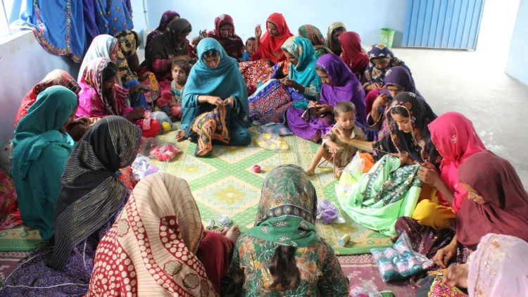 Pakistan cannot afford to leave girls offline