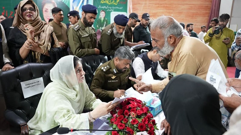 CM Complaint Cell takes up 212 grievances at Gujranwala Khuli Katchery