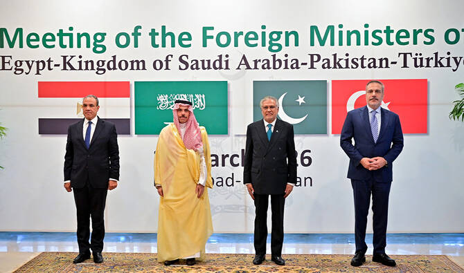 Dar to attend R-4 meeting in Cairo as Pakistan joins regional push for stability