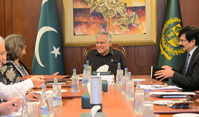 Dar reviews Pakistan’s diplomatic strategy as US-Iran conflict escalates with fresh attacks