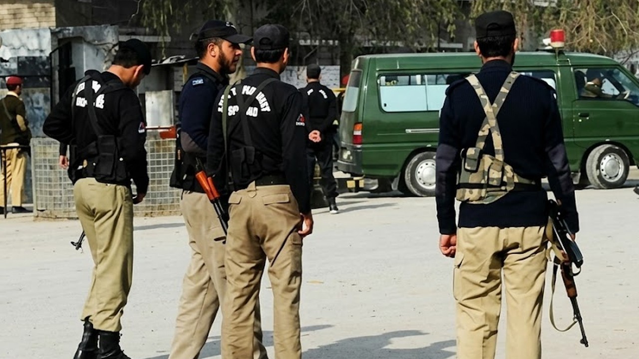Eight policemen, including SHO, kidnapped after bomb-disposal mission in South Waziristan