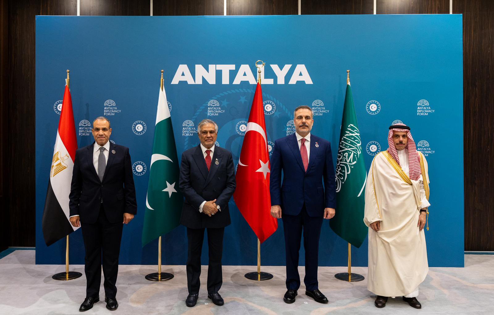 Regional powers step up diplomacy as Pakistan, Saudia, Türkiye, Egypt coordinate on Middle East crisis