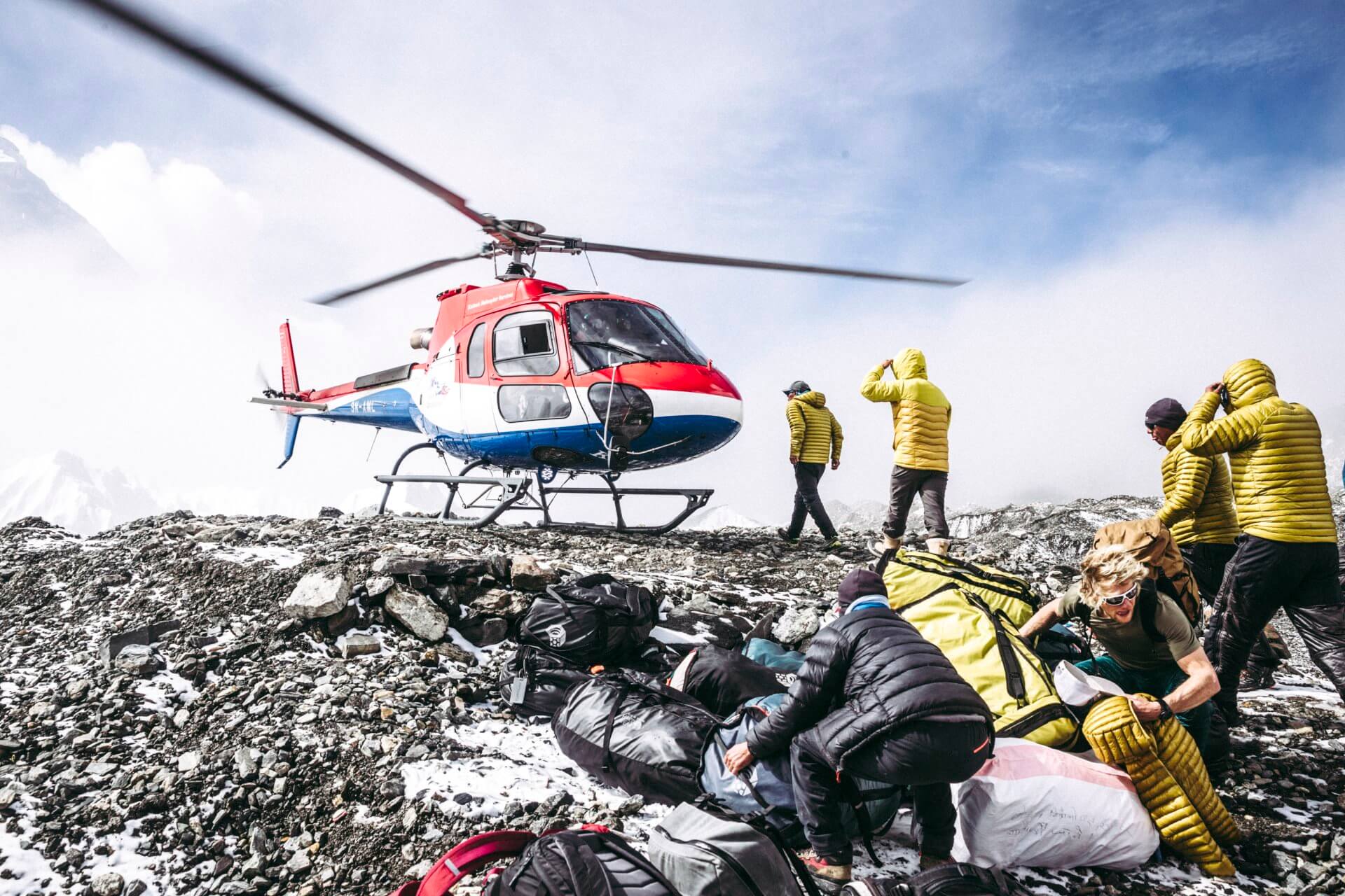 Mount Everest guides allegedly 'poisoning' trekkers for insurance money