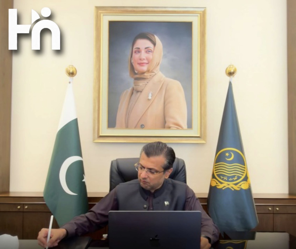 Ali Dar faces backlash over Maryam Nawaz portrait in office