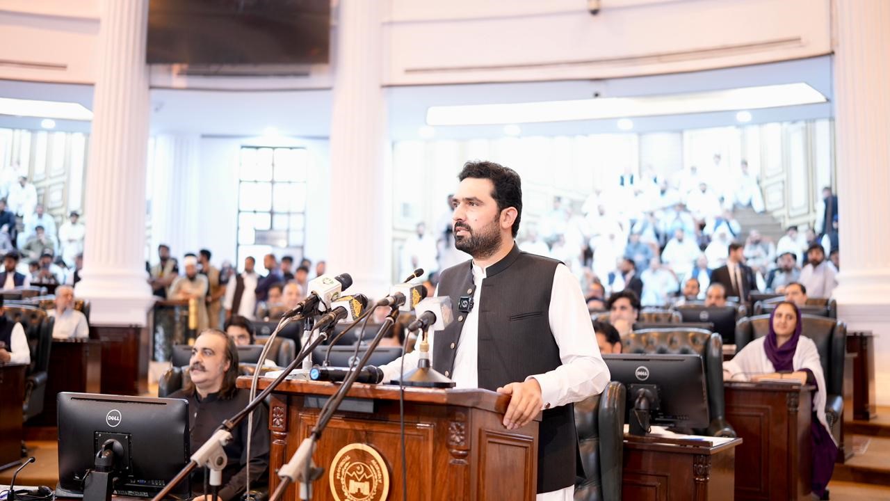 KP CM unveils Rs2.1tr ‘Khushhal Khyber Pakhtunkhwa’ budget with Rs48b deficit