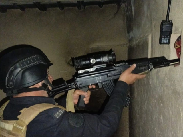 Police foil twin militant attacks on check posts in Bannu, Peshawar