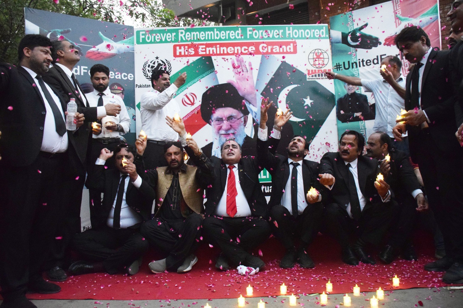 Lahore holds candlelight vigil in memory of Ayatollah Khamenei