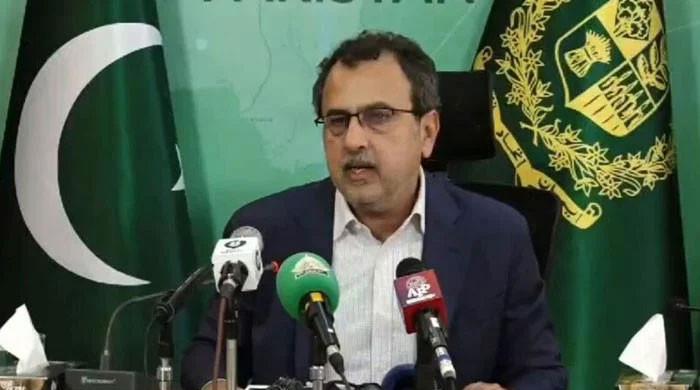 Leghari orders urgent clearance of net metering backlog, warns DISCOs over delays