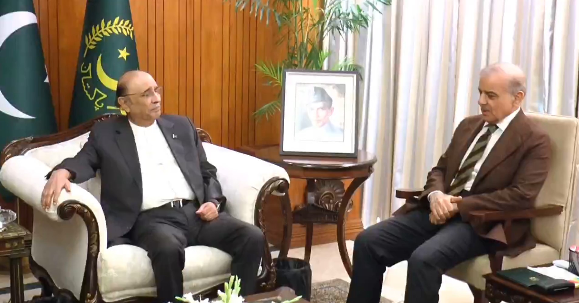 PM briefs President Zardari on US–Iran talks, upcoming visits to Saudi Arabia, Turkiye