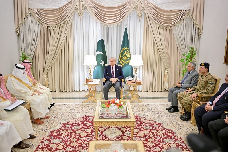 PM reaffirms strong commitment to expand cooperation with Saudi Arabia in all fields