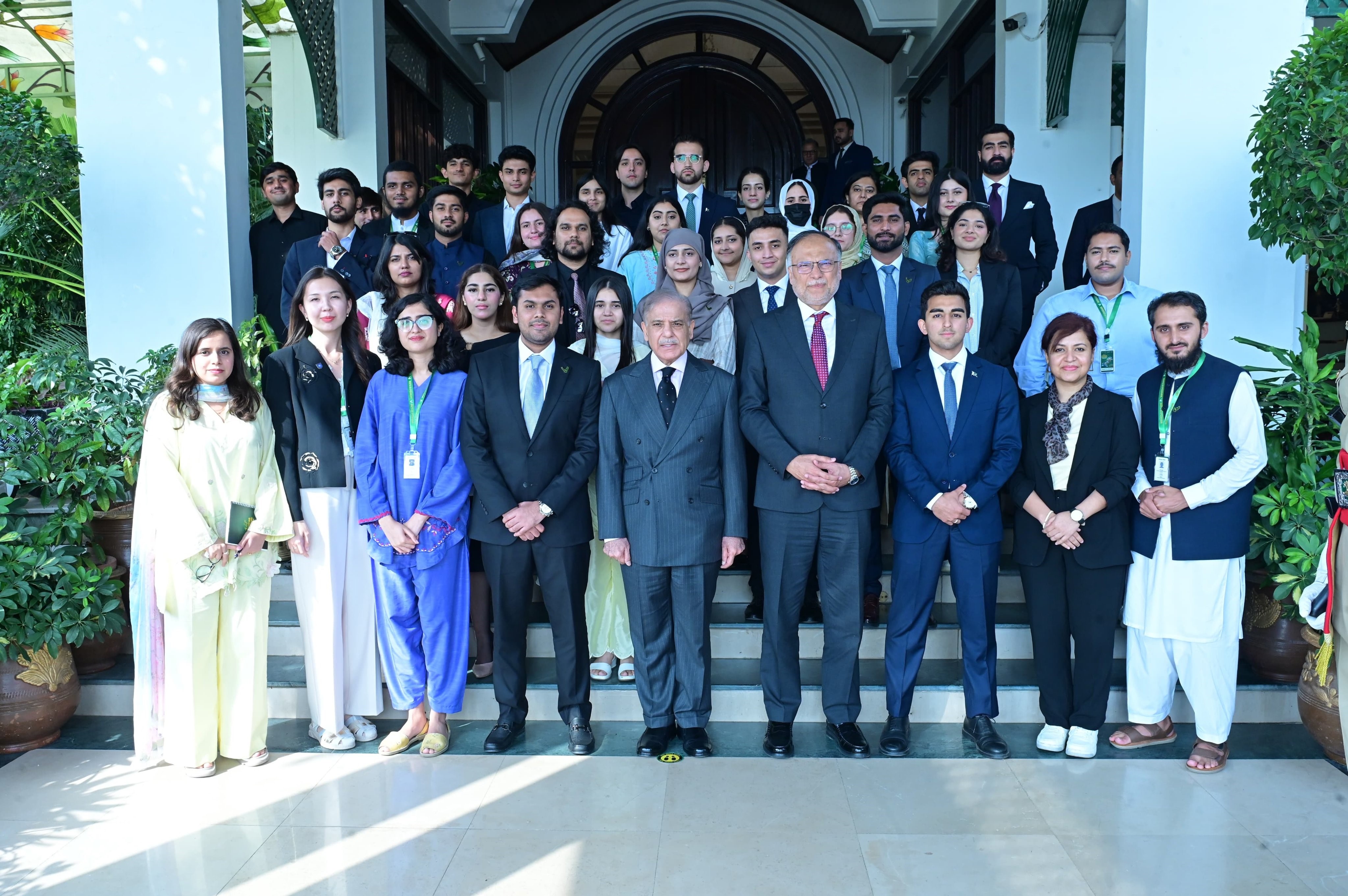 PM urges overseas scholars to help shape Pakistan’s future through innovation, research