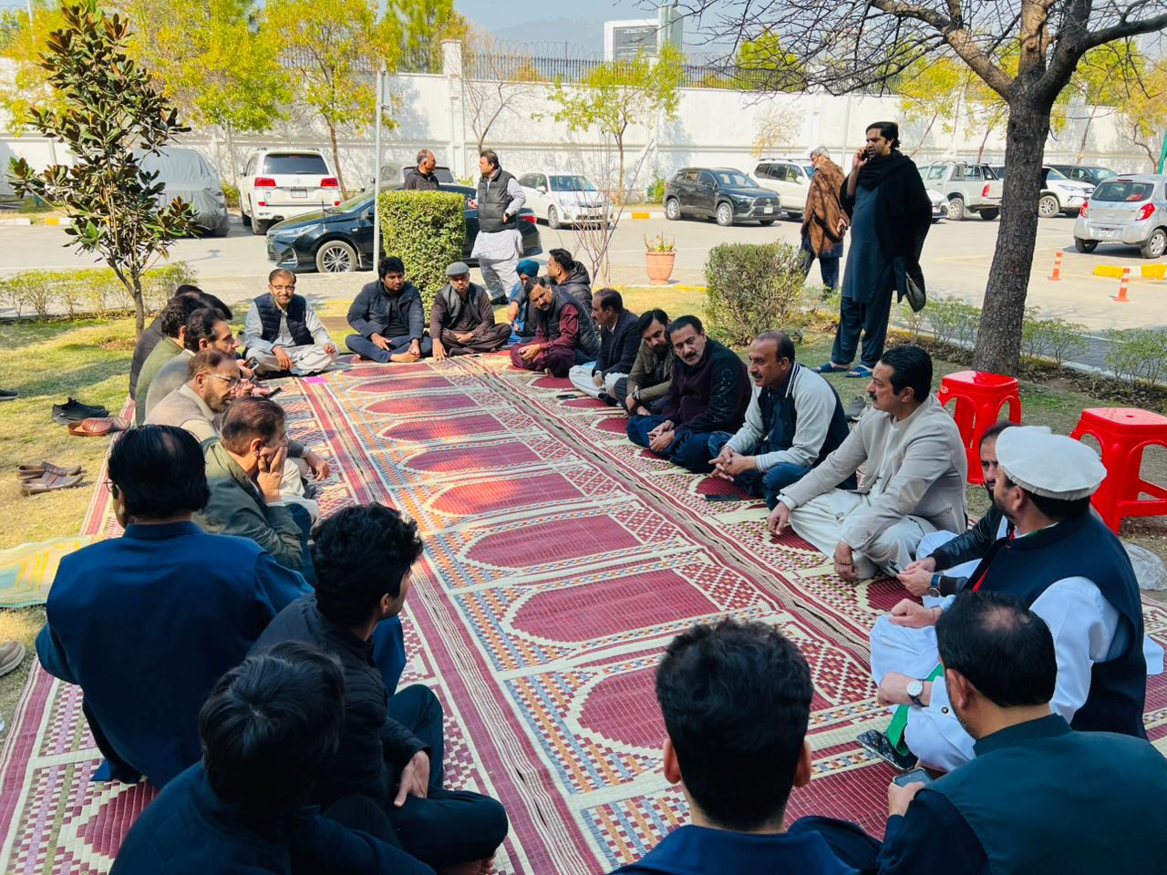 PTI resumes sit-in outside KP House; Police register case over Red Zone protest