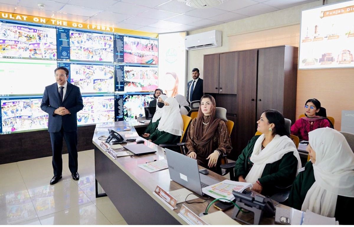 CM Maryam visits Sahulat Bazaar Authority, reviews Ramazan price monitoring system