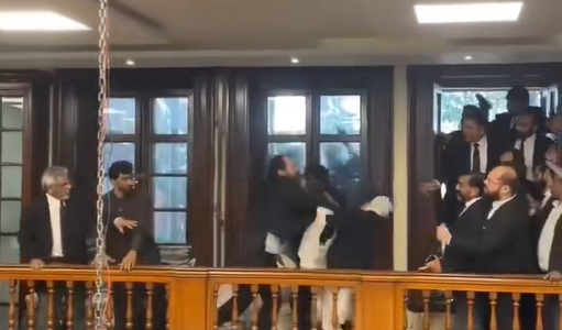 Chaotic Scenes at LHC Bar Election as Lawyers Engage in Violent Fight