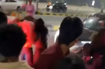 Hair-pulling chaos in DHA: Lahore women get into catfight over a man