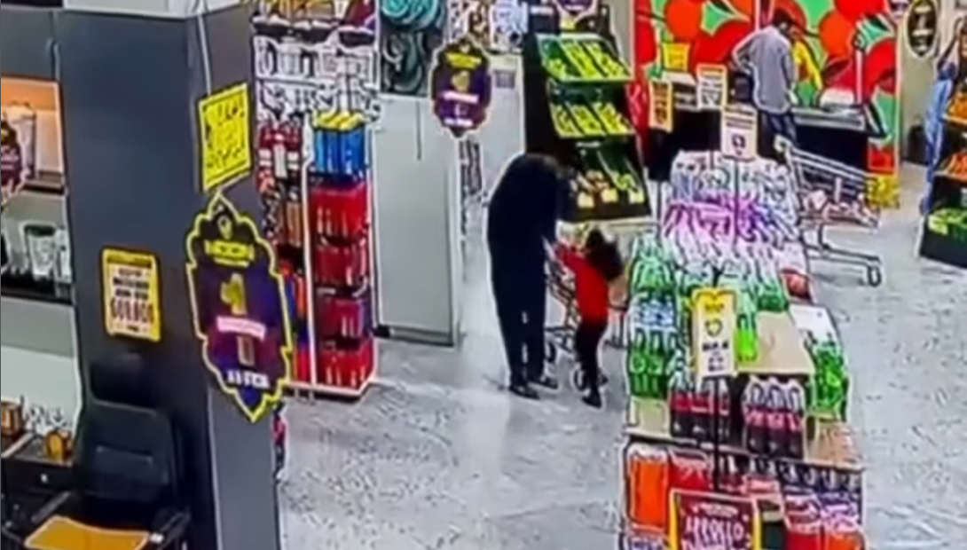 Shocking video shows suspected child kidnapping attempt at Sialkot cash and carry