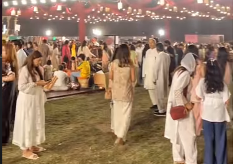 Long waits, no food, and no cash: Why everyone’s dubbing Mashion Bazaar 'Zalalath Bazaar'