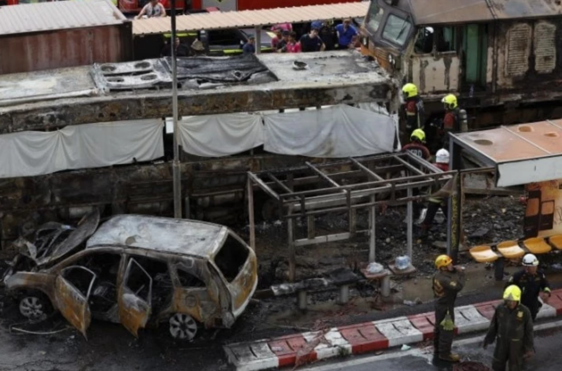 Bangkok train-bus collision kills 8, injures 35