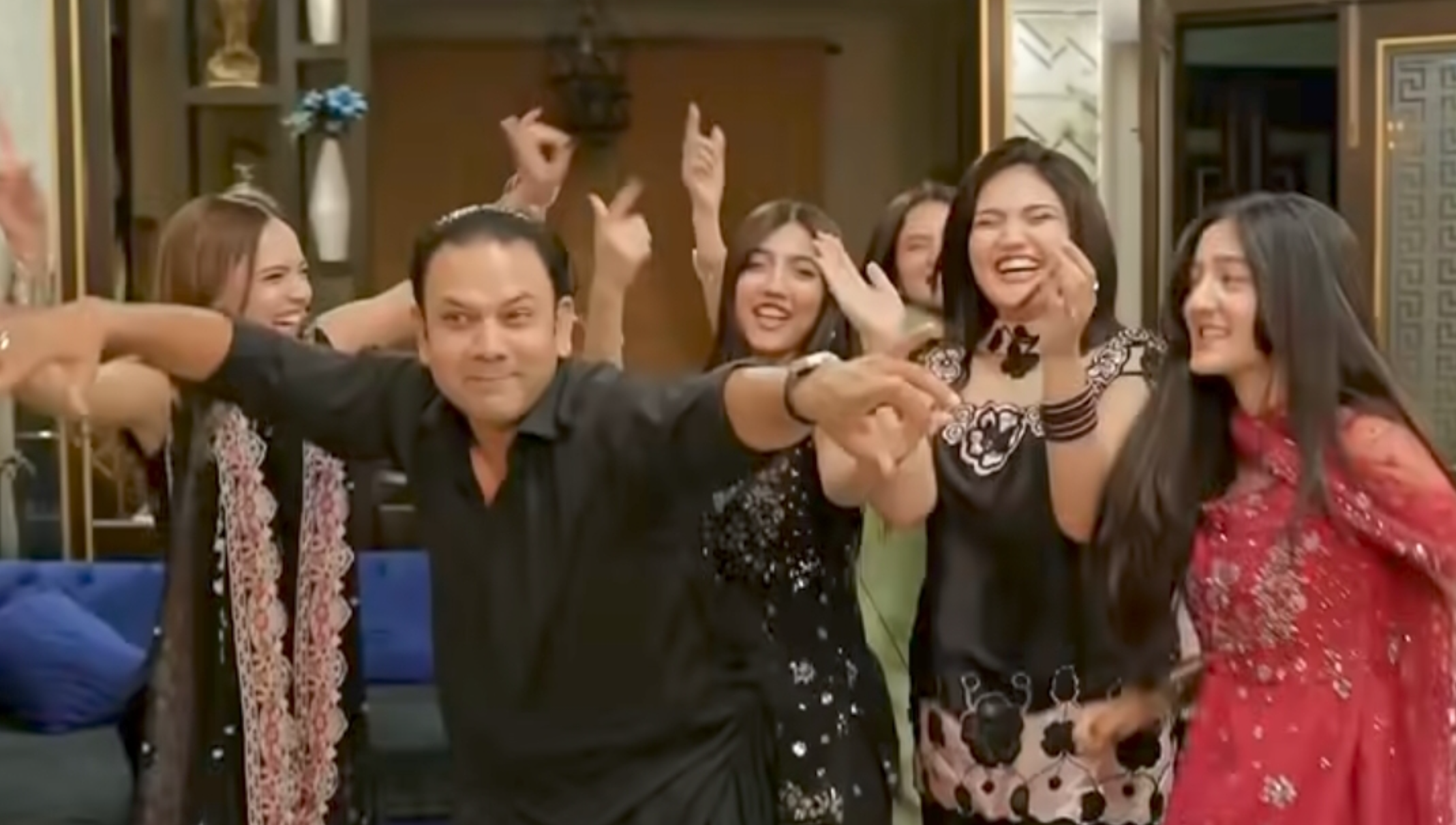 'Eid hai ya Diwali?' Internet roasts Sistrology family for celebrating Eid with Bollywood dance