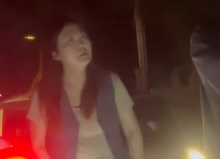 Chinese woman abuses woman, public after hitting car in Islamabad