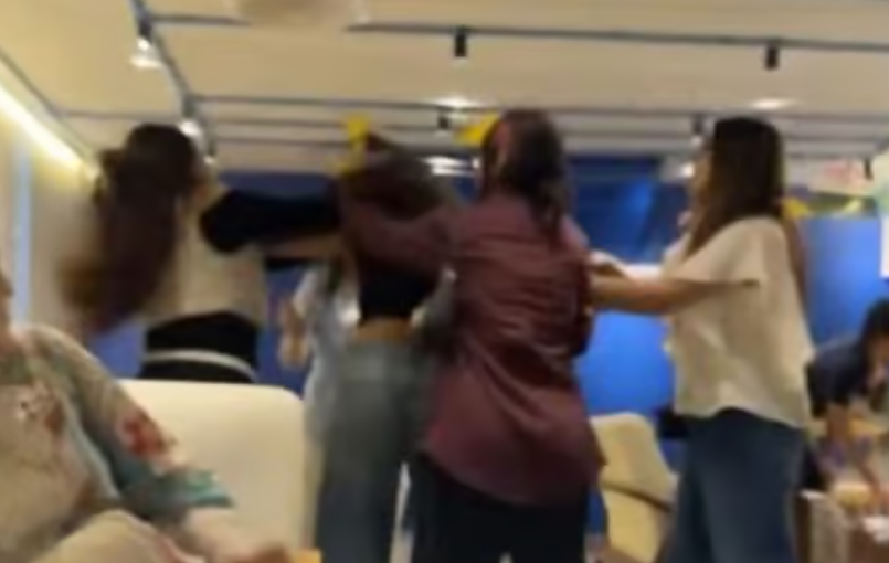 Chaos at Karachi café as female bloggers get into physical altercation