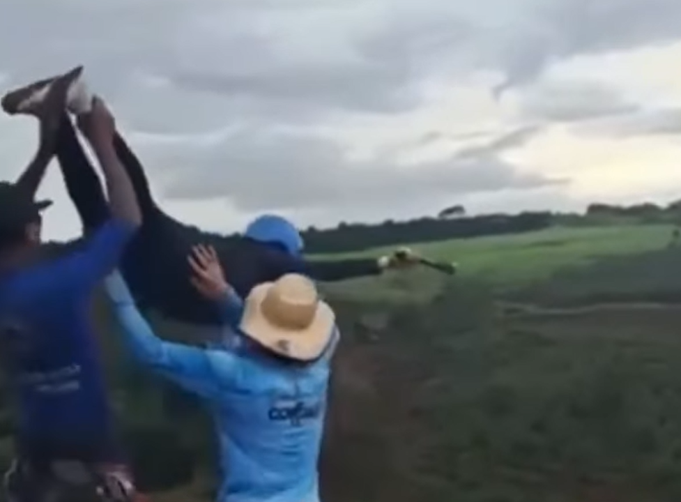 VIDEO: Bungee jump staff throws woman off cliff without cords