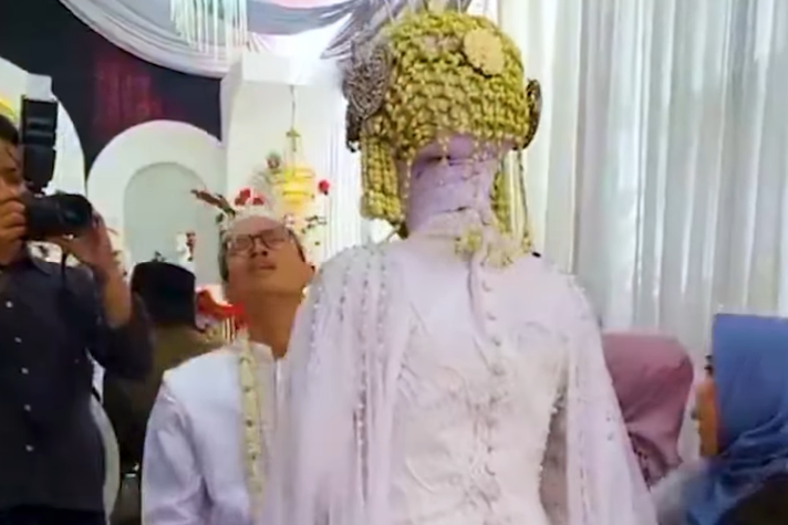 VIDEO: Groom faints after seeing bride in first arranged marriage meeting