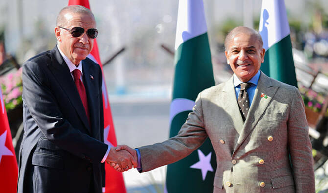 Erdogan offers to help restore Pak-Afghan ceasefire amid regional turmoil