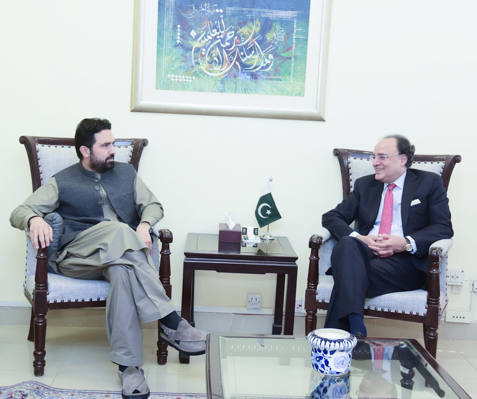 Aurangzeb assures KP CM of full support as centre-province financial issues persist