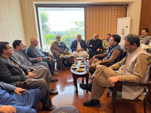 Opposition sit-in enters fifth day as PTI demands Imran Khan’s hospital transfer