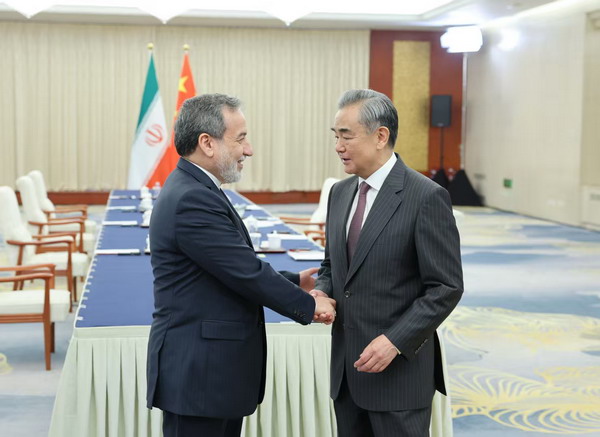 China backs Iran diplomacy as Araghchi visits Beijing amid Hormuz tensions
