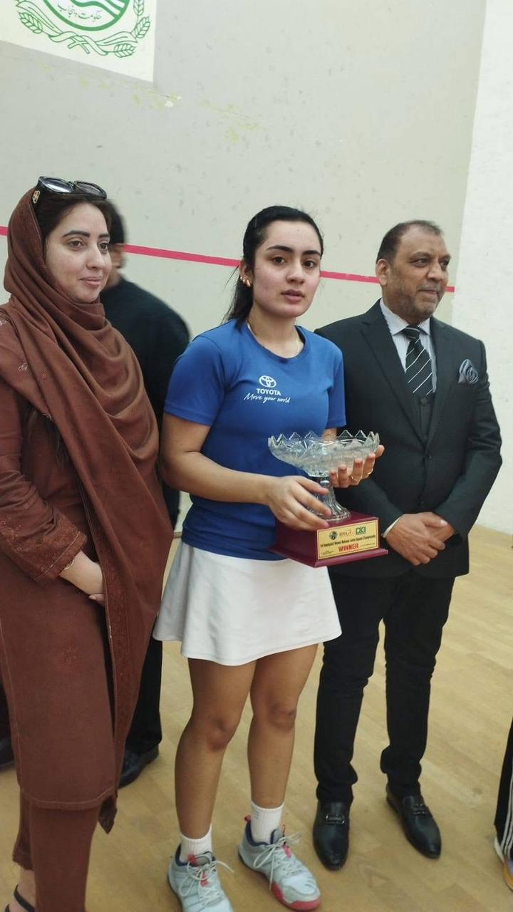 Pakistani female squash player face online criticism over attire