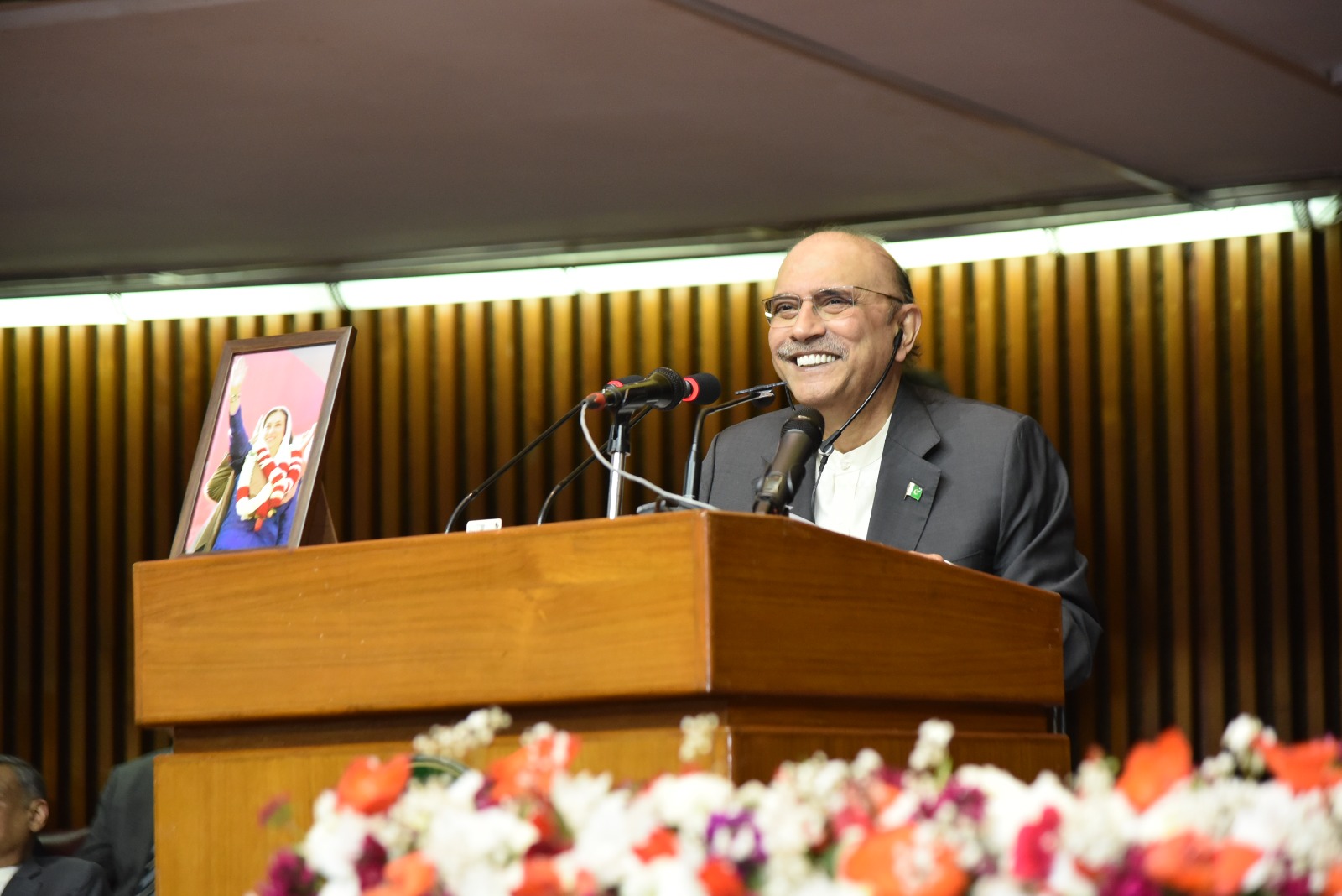 Zardari vows 'decisive response' to cross-border threats, urges India to choose dialogue over war