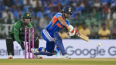 India post 175/7 as fans back Pakistan to chase 176 in Colombo thriller