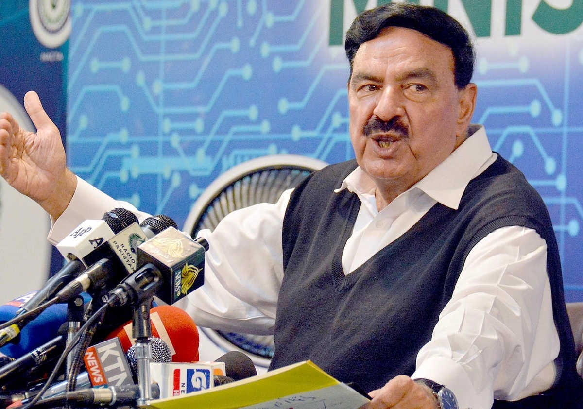 IHC extends restraining order for police to arrest Sheikh Rashid in Sindh cases