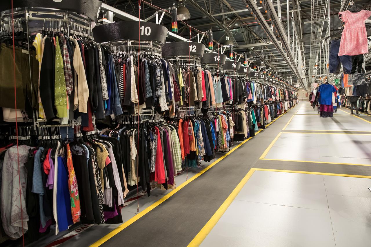 Govt focused to enhance investment in export industry: PM