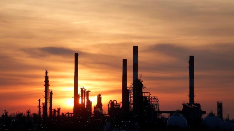 Oil prices extend gains on COVID vaccine hopes, OPEC+