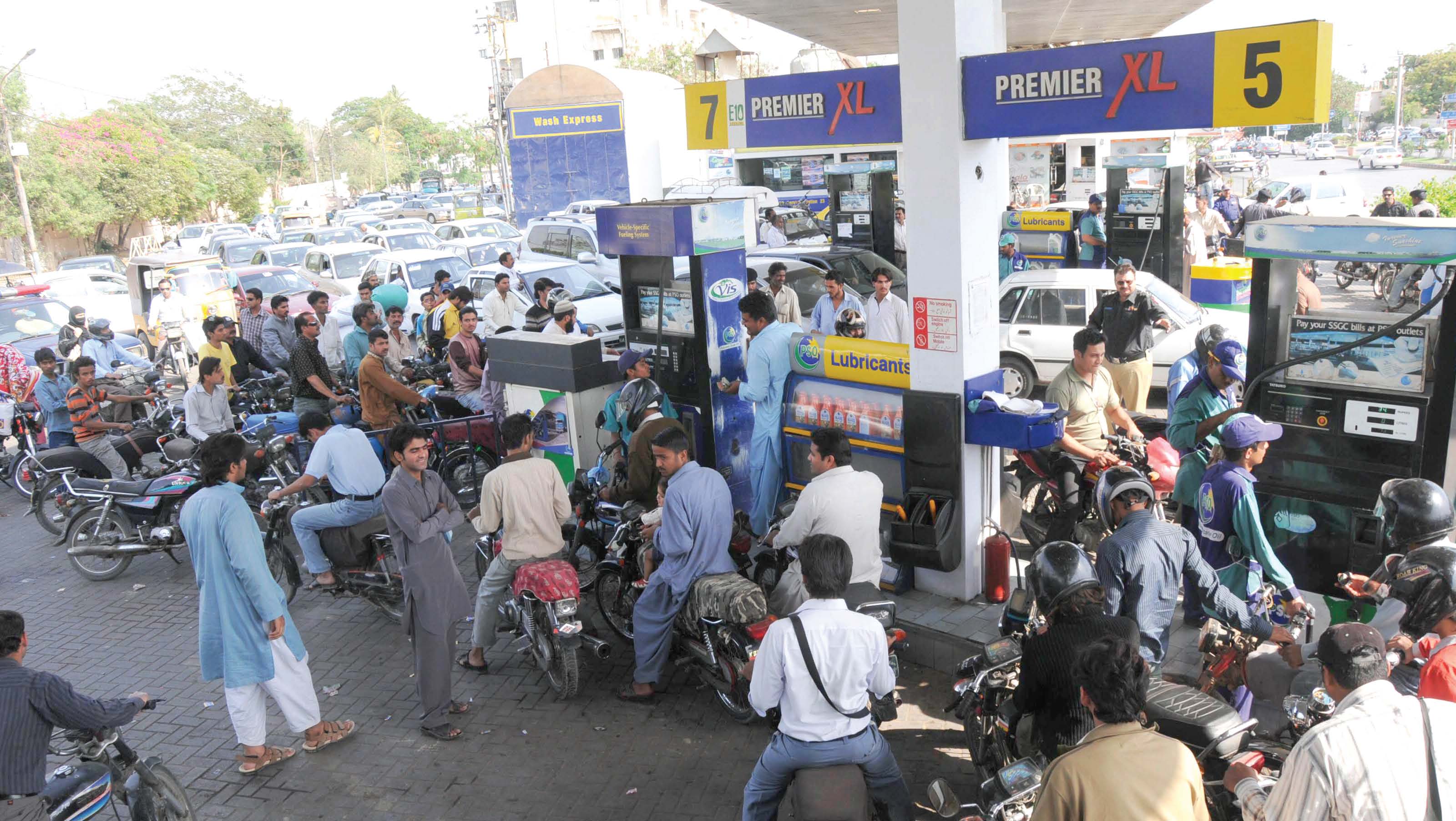 ‘No helmet, no petrol’: LHC suspends Punjab govt notification