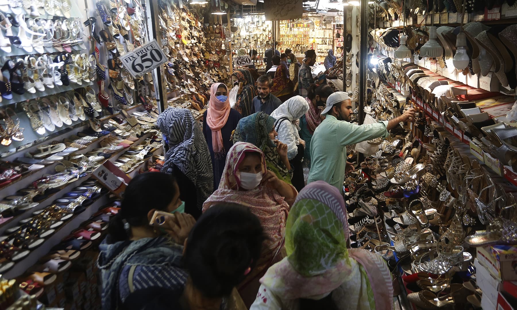 Lahore markets, shops may close by 6pm as Covid cases rise