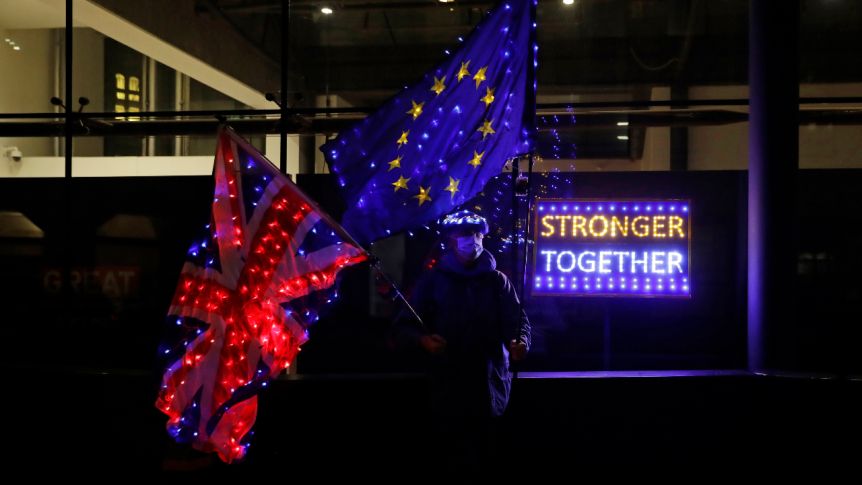UK, EU call in leaders to save trade talks