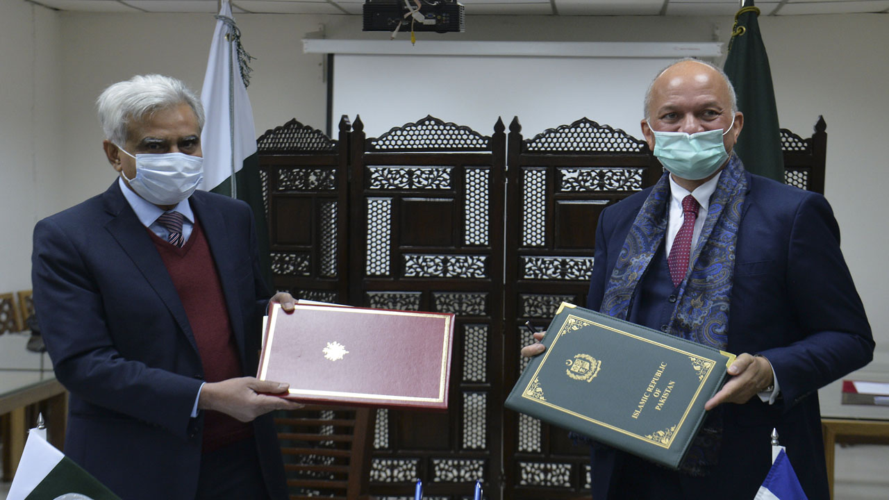 Pakistan signs pact with 19 creditors for debt service suspension