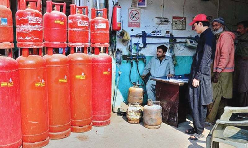 Govt criticised for delaying purchase of LNG despite gas shortages