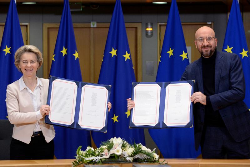 Britain and EU look to new chapter as final obstacles to Brexit clear