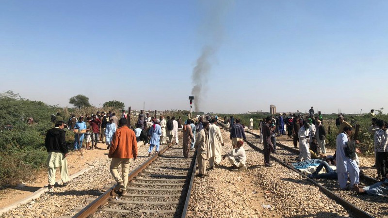 PSM employees block railways in Karachi, demand reinstatement