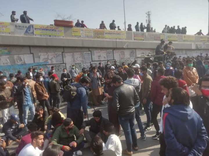 Larkana students continue protest against BISE fees