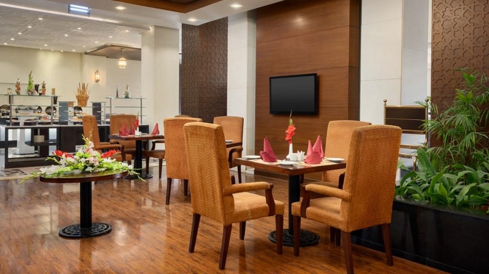 Islamabad administration allows outdoor dining after 10pm