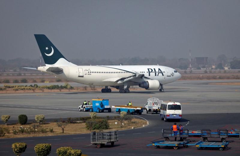 Dense fog disrupts flight operations at Lahore airport