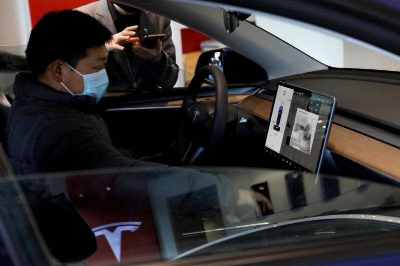 Tesla hunts for design chief to create cars for China