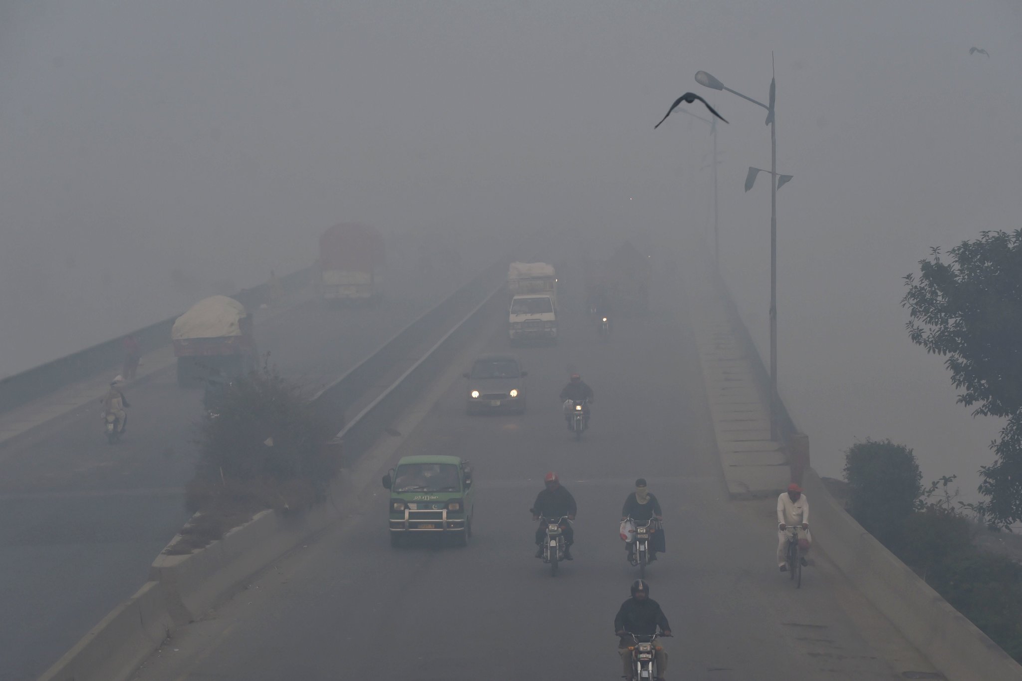 Lahore, Karachi among cities ranked worst for air pollution